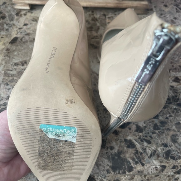 BcBg high back pumps - Picture 2 of 9